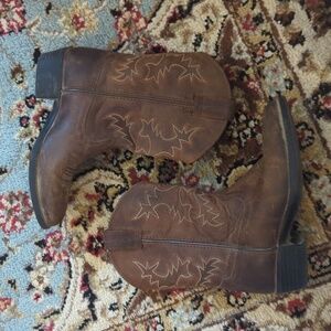 Kids cowboy boots size 12, Ariat